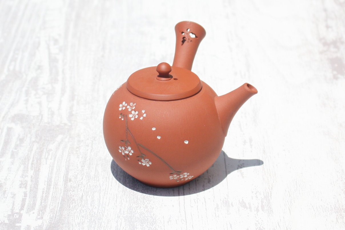 Green●常滑焼　朱泥茶注　桜　青海波彫り 　急須 都築青峰 朱泥桜と蝶透かし急須 ささめ茶こし seihou018 - 常滑