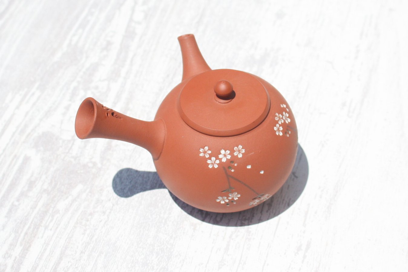 急須 都築青峰 朱泥桜と蝶透かし急須 ささめ茶こし seihou018 - 常滑